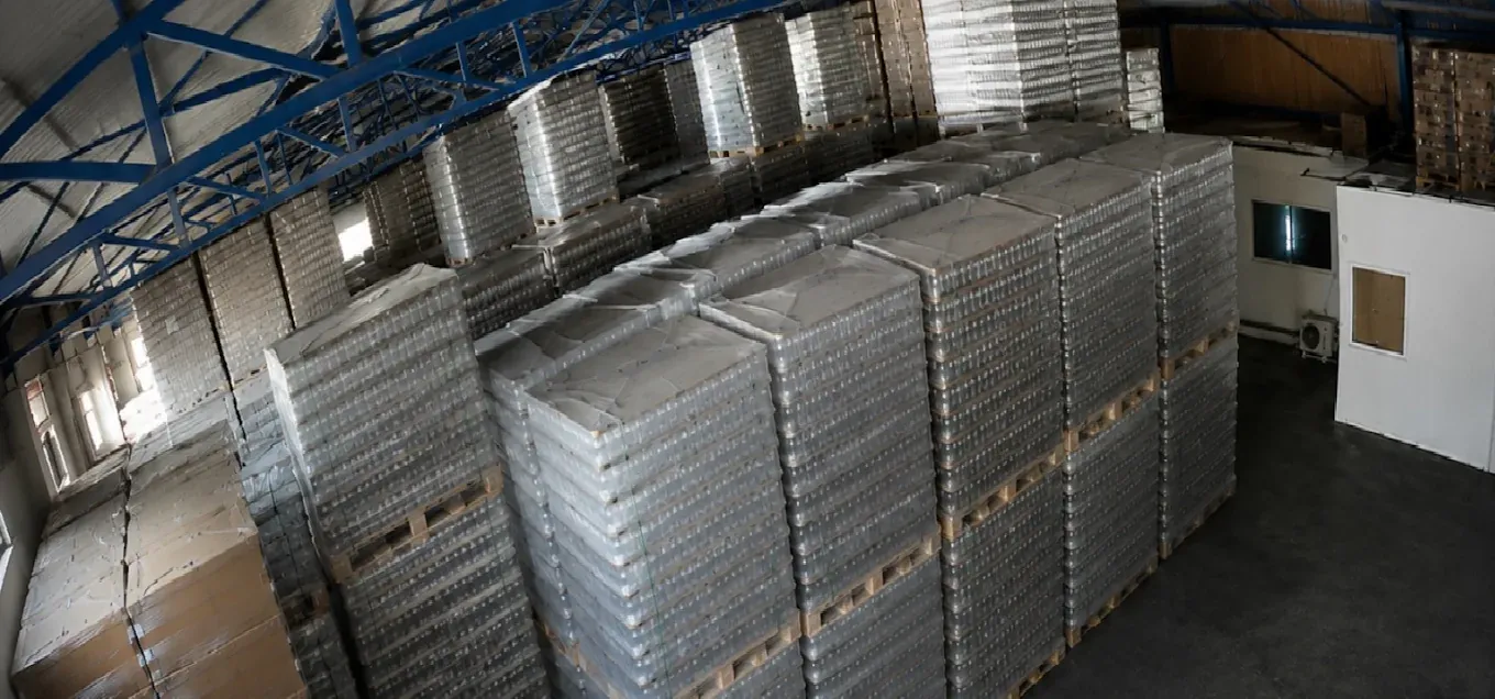 Pallets of glass jars and bottles stored in the DelliCap warehouse